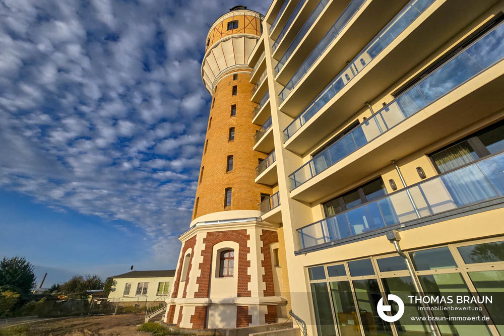 Der Delitzscher Wasserturm mit integriertem Wohnhaus